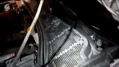 Çanakkale Gelibolu’da aracın motor kısmından uyuşturucu çıktı