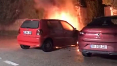 Bursa'nın Mudanya park halindeki otomobil alev topuna döndü