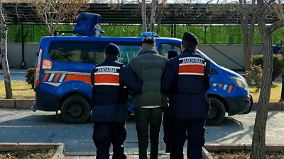 Aksaray’da jandarma suç makinesini sahte kimlik basarken yakaladı