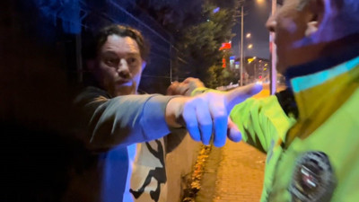 "Haritadan yer beğenin" diyen alkollü sürücü polislere geceyi zehir etti!