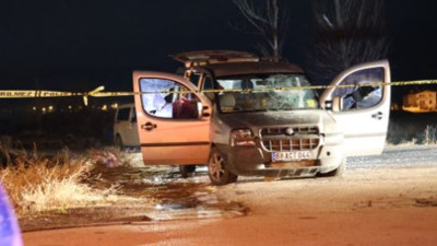 Aracındaki adama çapraz ateş