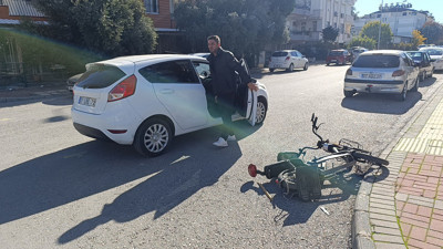Antalya’da otomobil bisiklete çarptı: 1 yaralı