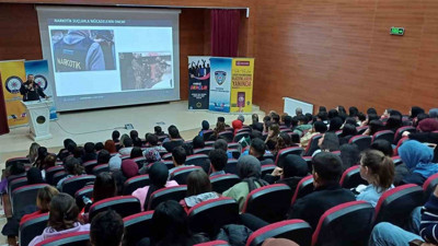 Kırşehir polisi öğrencileri bilgilendirdi