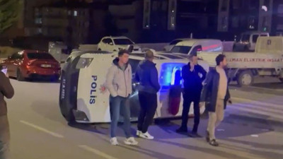 Polis aracı ile otomobil çarpıştı: 2'si polis 6 yaralı