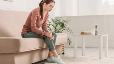 Huzursuz bacak sendromu kadınlarda daha fazla mı görünüyor? İşin uzmanları ne diyor? Bilim ne söylüyor?