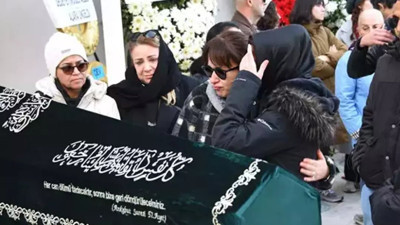 Ünlü oyuncu İpek Tuzcuoğlu’nun acı günü! Ölüm haberiyle yıkıldı