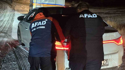 Adıyaman'da yollar buz pistine döndü: 10 araç mahsur kaldı