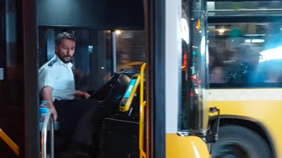 Beşiktaş'ta İETT şoförü aracı yol ortasında bıraktı: Polis ikna etti
