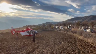 Sivas'ta 20 metreden düşen paraşütçü yaralandı