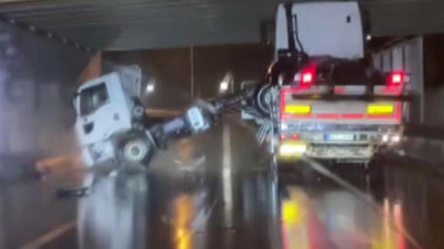 Bakırköy’de sabıkalı üst geçitte yine kaza