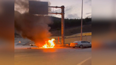 Amasya’da iki otomobil çarpıştı! Diri diri yanmaktan vatandaşlar kurtardı