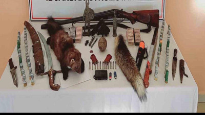 Jandarmadan iki ilde operasyon: Tarihe eserler ve silahlar ele geçirildi