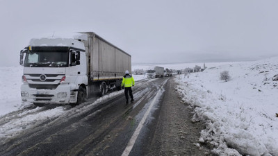 Afyonkarahisar'da bazı yollar kar nedeniyle kapandı