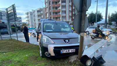 Antalya Serik’te feci kaza: Kavşakta çarpıştılar