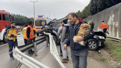 TEM Otoyolu'nda kaza! SUV aracıyla bariyere çarpıp 50 metre sürüklendi: Köpeğini kucağından bırakmadı