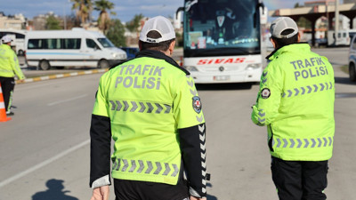 Adana Otogarı'nda otobüslerde sıkı denetim: Yılbaşı öncesi sürücü ve yolculara uyarı