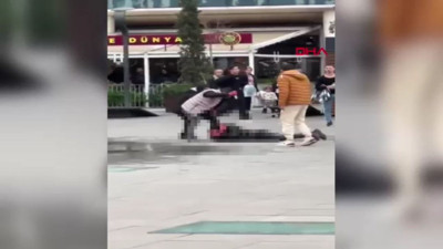 Bursa'nın göbeğinde dehşet anları! Yüzlerce kişinin önünde amcasını defalarca bıçakladı