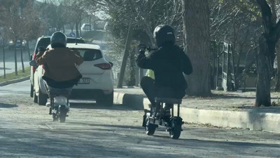 Hem kendilerini hem de başkalarını tehlikeye attılar: Gürpınar'da tabure üzerinde ölümüne yolculuk
