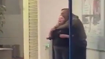 Almanya'da rehine krizi! Bıçaklı saldırgan bankada terör estirdi