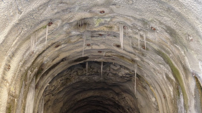 Mağara gibi tünel korku saçıyor