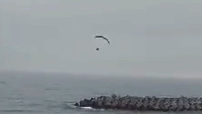 Dalgakıranın üzerine düşen paraşütçü yaralandı