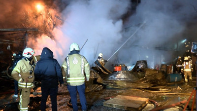 Tuzla’da yürekleri ağza getiren yangın! konteynerlere sıçradı