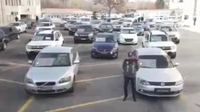 Depremde hasar gören otomobiller ile milyonluk vurgun yapan çete çökertildi