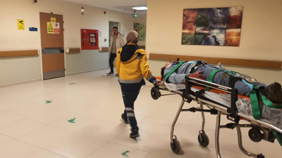 İnegöl’de kaza! Otomobil tarlaya uçtu: 3 kişi yaralandı