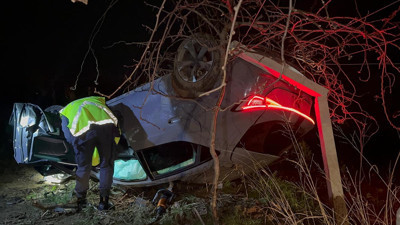 Nişanlı çift ölümden döndü! Kivi bahçesine uçtular