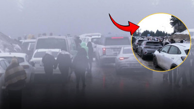 Uludağ'da tatil izdihamı! Uzun kuyruklar oluştu tur otobüsleri yolda kaldı... Otellerine yürüyerek gittiler