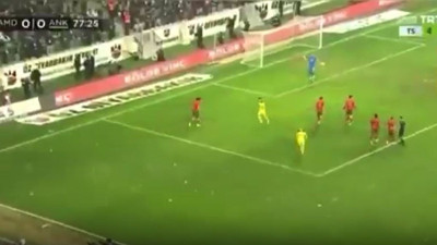 Ümit Özdağ Ankaragüçlü futbolculara saldıranları ifşa etti. ‘Bu takımın sahası kapatılmalı’ dedi