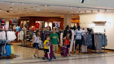 Dünyaca ünlü giyim devi iflasın pençesinde. 60 mağazasını daha kapattı