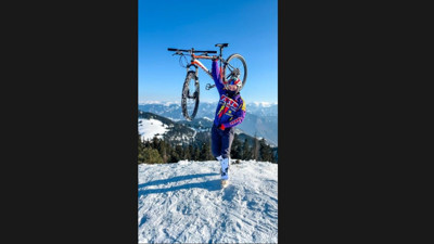 Artiin'de kar üzerinde bisiklet keyfi