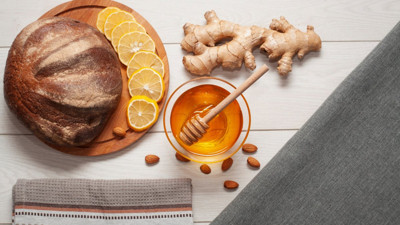 Doğal yöntemle kuru öksürüğü kesin: Bal, karanfil ve zencefil mucizesi