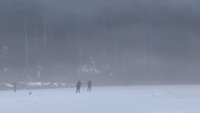 Donan gölette tehlikeli yürüyüş