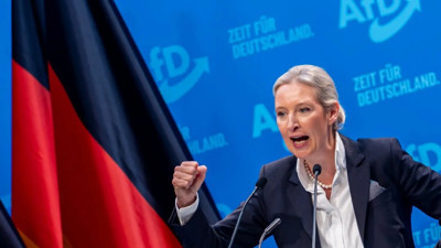 Almanya'da yumruklar sıkıldı: Alice Weidel hem nalına hem mıhına vurdu