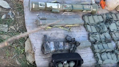 Mehmetçik Hakurk’ta PKK’nın inine girdi: AT-4 tanksavar silahı ve taarruz tipi el bombası da var