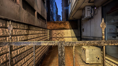 Polisten kaçarken demir korkulukların üzerine düşerek öldü