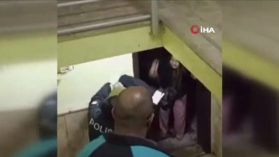 Komşularını zehirlemeye çalışıp, polise satırla saldırdılar. Yaşlı çift ortalığı birbirine kattı