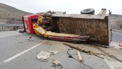 Malatya’da vinç yan yattı