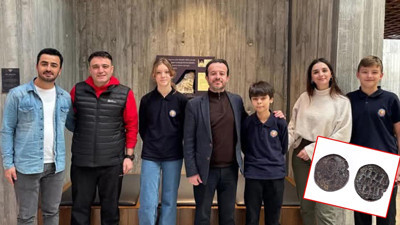 Bulduğu sikkeyi müzeye bağışladı