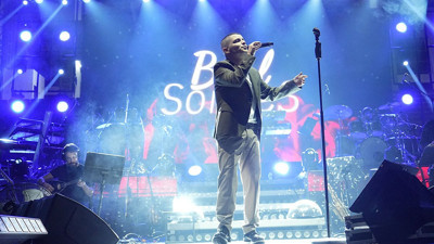 3 şarkıcı sahne gelirlerini bağışladı