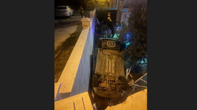 Edremit'te kontrolden çıkan otomobil bahçeye uçtu: 4 yaralı