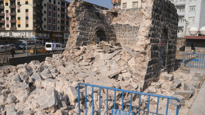 Restore edilmeyen tarihi medrese yıkıldı