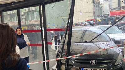 Samsun'da otomobil hastanenin acil servisine girdi