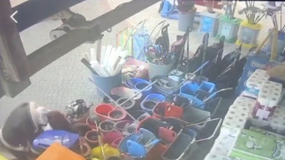 Isparta’da kadınlar arasında saç saça kavga