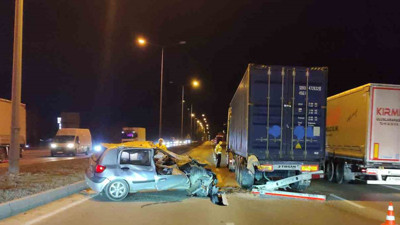 Eskişehir’de feci kaza! Orta şeritte arızalanan TIR’a çarptı