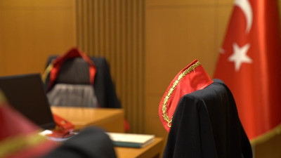 Tanrı olduğuna dair kanıtları mahkemeye sundu. Adliyedekiler şaşkına döndü