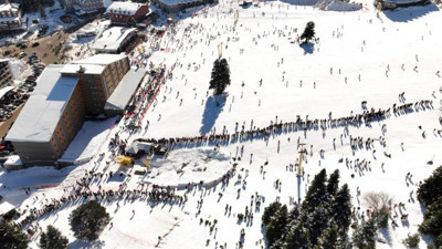 Uludağ'a yarıyıl tatili akını: Kayak pistleri tıklım tıklım
