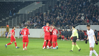 Çorum FK üç puanı üç golle aldı